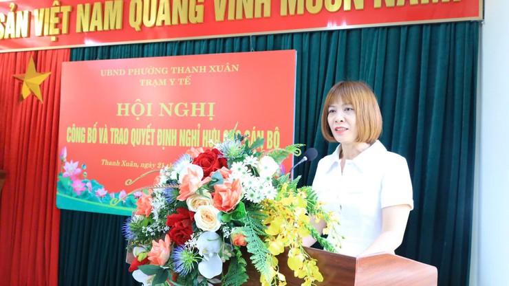 Phường Thanh Xuân tổ chức hội nghị công bố và trao quyết định nghỉ hưu cho cán bộ Trạm Y tế phường- Ảnh 3.