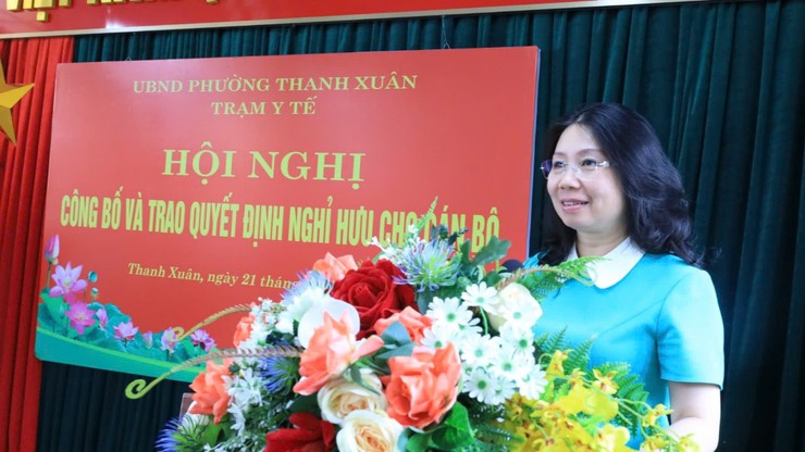 Phường Thanh Xuân tổ chức hội nghị công bố và trao quyết định nghỉ hưu cho cán bộ Trạm Y tế phường- Ảnh 4.