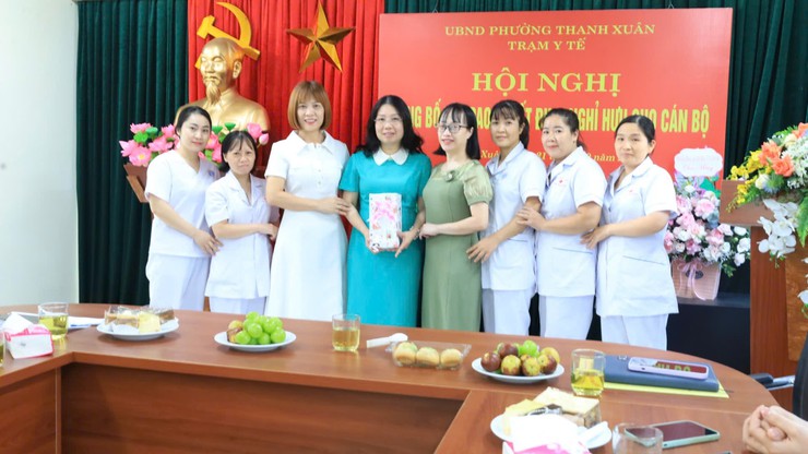 Phường Thanh Xuân tổ chức hội nghị công bố và trao quyết định nghỉ hưu cho cán bộ Trạm Y tế phường- Ảnh 6.