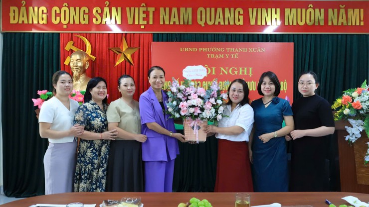Phường Thanh Xuân tổ chức hội nghị công bố và trao quyết định nghỉ hưu cho cán bộ Trạm Y tế phường- Ảnh 7.