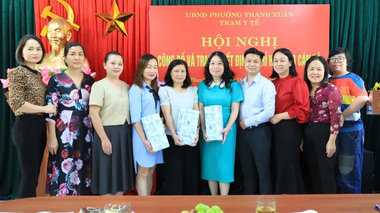 Phường Thanh Xuân tổ chức hội nghị công bố và trao quyết định nghỉ hưu cho cán bộ Trạm Y tế phường- Ảnh 8.