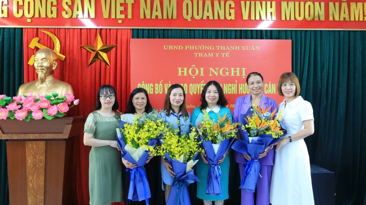 Phường Thanh Xuân tổ chức hội nghị công bố và trao quyết định nghỉ hưu cho cán bộ Trạm Y tế phường- Ảnh 9.