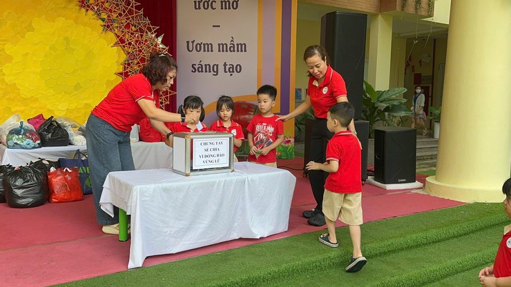 Trường Mầm non Hoa Sữa chung tay sẻ chia cùng các bạn nhỏ vùng lũ- Ảnh 4.