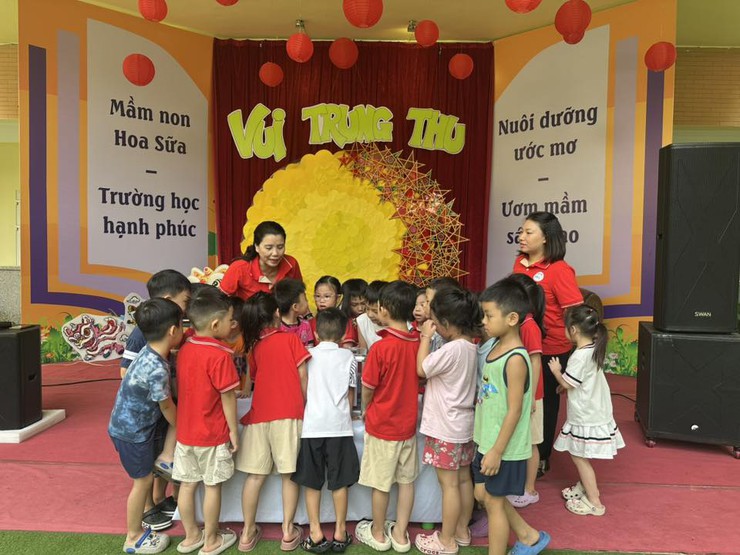 Trường Mầm non Hoa Sữa chung tay sẻ chia cùng các bạn nhỏ vùng lũ- Ảnh 7.