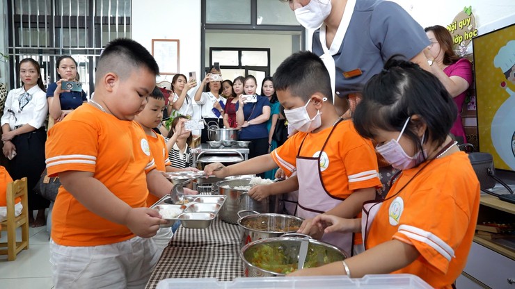Trường Mầm non Cát Quế A thực hiện chuyên đề cấp Thành phố về “Tập huấn bồi dưỡng kiến thức vệ sinh ATTP, giáo dục dinh dưỡng kết hợp vận động nhằm phát triển thể chất cân đối cho trẻ”- Ảnh 18.