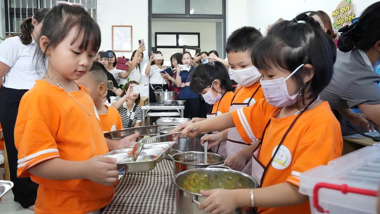 Trường Mầm non Cát Quế A thực hiện chuyên đề cấp Thành phố về “Tập huấn bồi dưỡng kiến thức vệ sinh ATTP, giáo dục dinh dưỡng kết hợp vận động nhằm phát triển thể chất cân đối cho trẻ”- Ảnh 19.