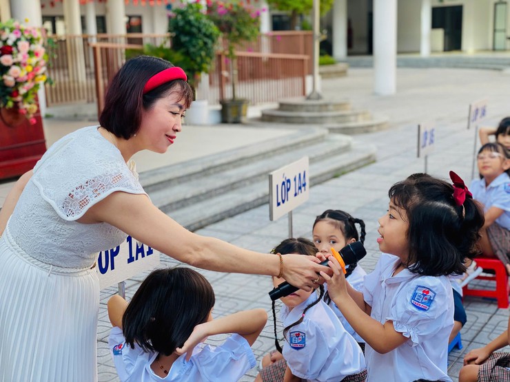 TRƯỜNG TIỂU HỌC TRẦN PHÚ&nbsp;CHÀO MỪNG NGÀY PHỤ NỮ VIỆT NAM 20/10 TRI ÂN CÁC BÀ, CÁC MẸ, CÁC CÔ CỦA HỌC SINH, GIAO LƯU VỚI NHÀ THƠ BẢO NGỌC- Ảnh 7.