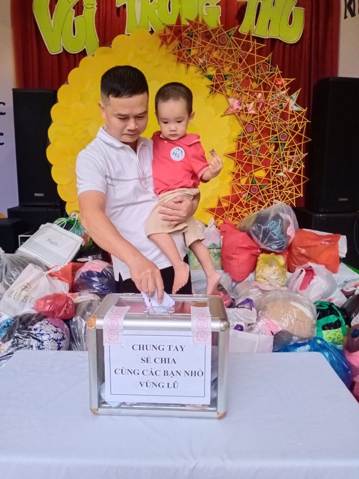 Trường Mầm non Hoa Sữa chung tay sẻ chia cùng các bạn nhỏ vùng lũ- Ảnh 9.