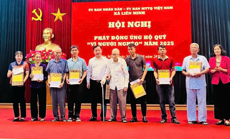 Phát động ủng hộ Quỹ "Vì người nghèo" năm 2025- Ảnh 4.