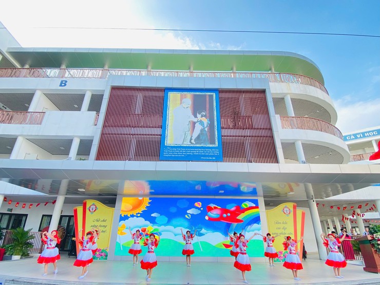 TRƯỜNG TIỂU HỌC TRẦN PHÚ&nbsp;CHÀO MỪNG NGÀY PHỤ NỮ VIỆT NAM 20/10 TRI ÂN CÁC BÀ, CÁC MẸ, CÁC CÔ CỦA HỌC SINH, GIAO LƯU VỚI NHÀ THƠ BẢO NGỌC- Ảnh 2.