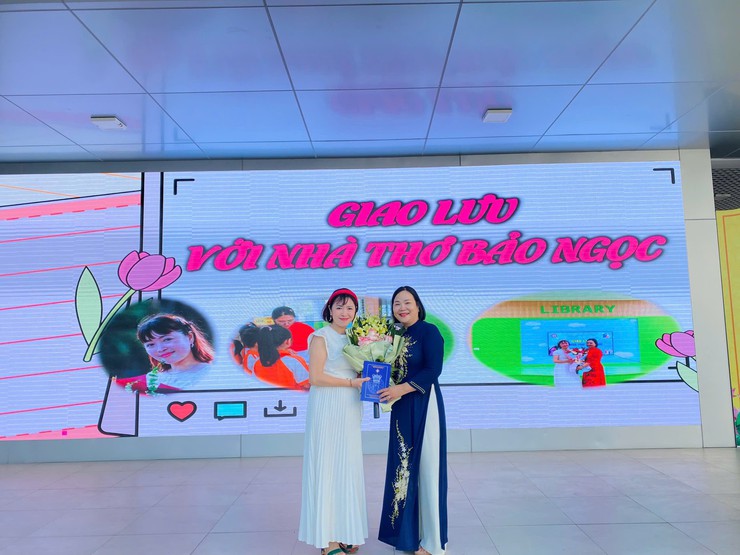 TRƯỜNG TIỂU HỌC TRẦN PHÚ&nbsp;CHÀO MỪNG NGÀY PHỤ NỮ VIỆT NAM 20/10 TRI ÂN CÁC BÀ, CÁC MẸ, CÁC CÔ CỦA HỌC SINH, GIAO LƯU VỚI NHÀ THƠ BẢO NGỌC- Ảnh 5.