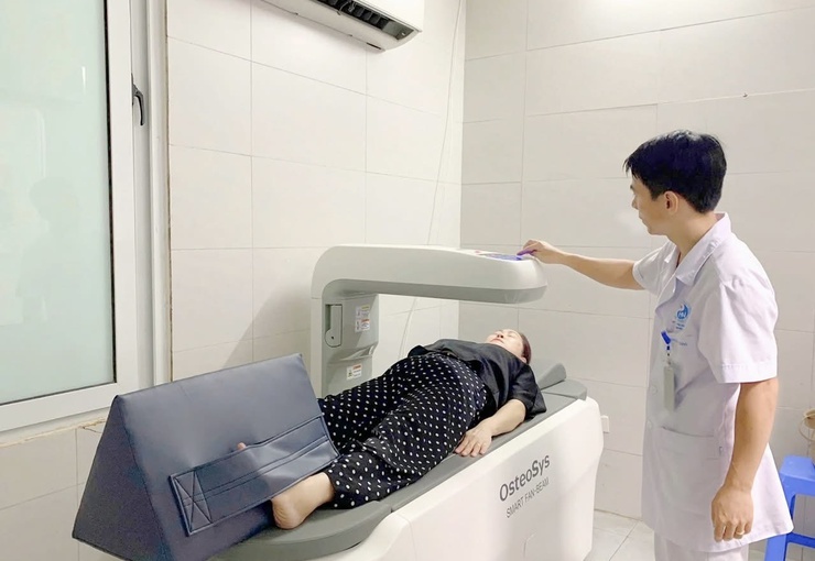 Chủ động phòng chống loãng xương để bảo vệ xương chắc khỏe- Ảnh 1.