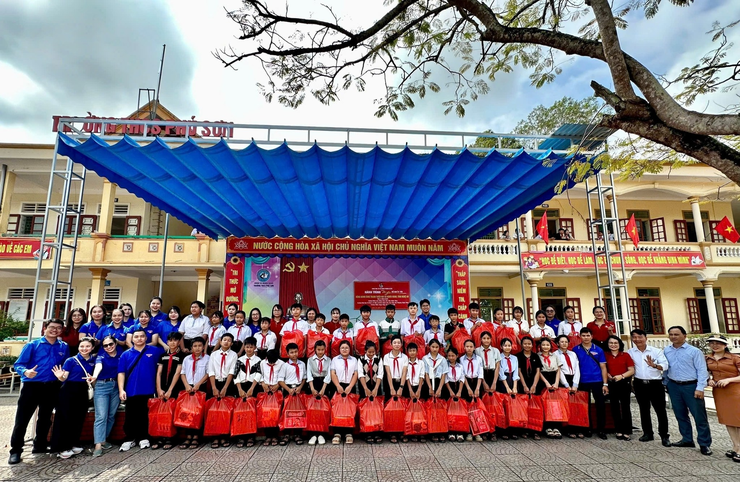 Hành trình Tôi yêu Tổ quốc tôi - Đồng hành cùng thanh thiếu nhi xã Nghĩa Hành, tỉnh Nghệ An- Ảnh 4.