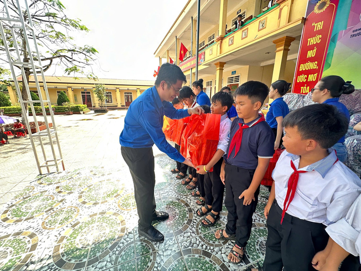 Hành trình Tôi yêu Tổ quốc tôi - Đồng hành cùng thanh thiếu nhi xã Nghĩa Hành, tỉnh Nghệ An- Ảnh 9.