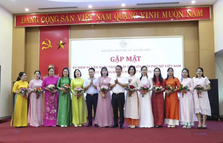 ĐỒNG CHÍ BÙI DUY CƯỜNG - THÀNH ỦY VIÊN, BÍ THƯ ĐẢNG ỦY, CHỦ TỊCH HĐND XÃ SÓC SƠN THÔNG TIN KẾT QUẢ ĐẠI HỘI ĐẠI BIỂU ĐẢNG BỘ THÀNH PHỐ HÀ NỘI LẦN THỨ XVIII, NHIỆM KỲ 2025 - 2030.- Ảnh 5.