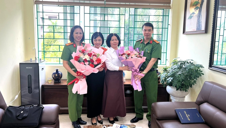 Gần 1000 học sinh Trung tâm Giáo dục nghề nghiệp - Giáo dục thường xuyên Mê Linh được phổ biến pháp luật về trật tự ATGT- Ảnh 3.