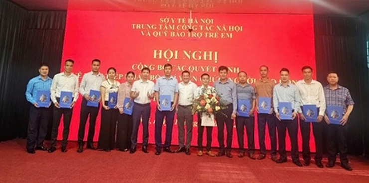 Trung tâm Công tác xã hội và Quỹ Bảo trợ trẻ em Hà Nội công bố các quyết định tiếp nhận, bổ nhiệm cán bộ- Ảnh 1.