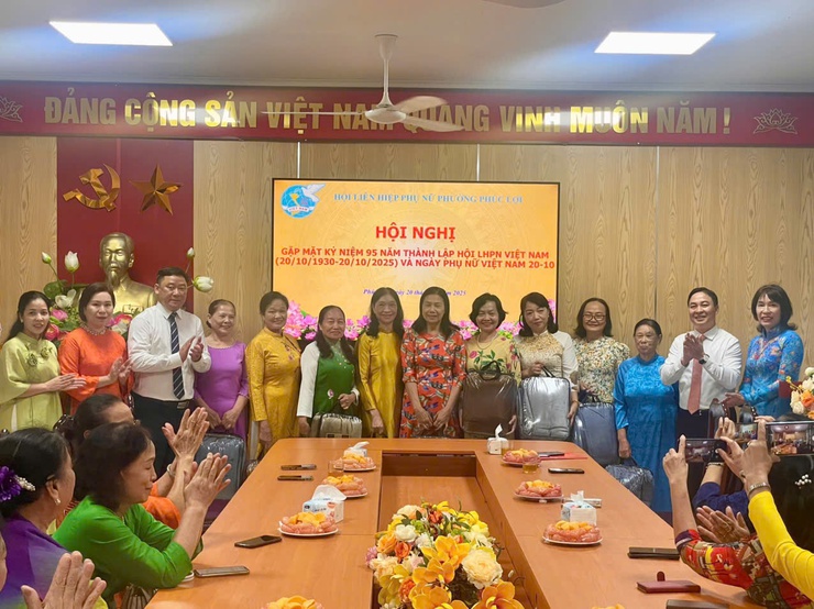 HỘI LHPN PHƯỜNG PHÚC LỢI GẶP MẶT KỶ NIỆM 95 NĂM THÀNH LẬP HỘI LHPN VIỆT NAM VÀ NGÀY PHỤ NỮ VIỆT NAM (20/10)- Ảnh 4.