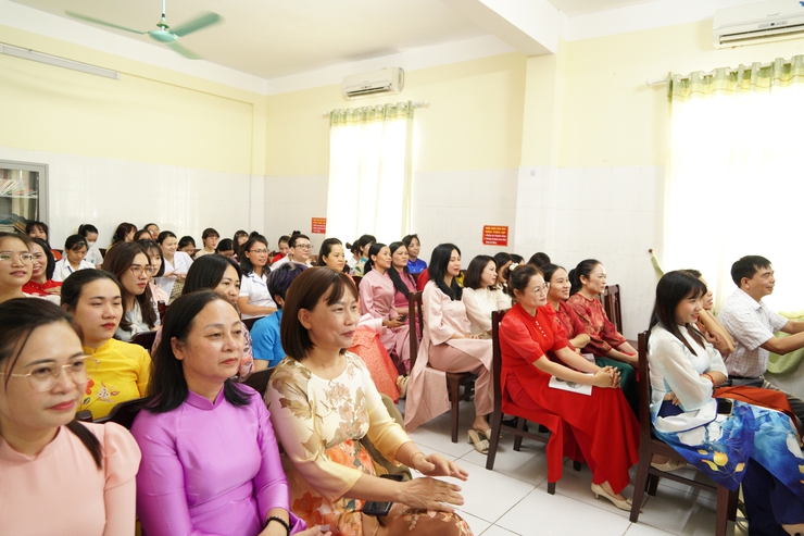 Bệnh viện Đa khoa Chương Mỹ gặp mặt kỷ niệm 95 năm Ngày thành lập Hội Liên hiệp Phụ nữ Việt Nam (20/10/1930 – 20/10/2025); tổ chức Hội thi truyền thông giới thiệu kỹ thuật chuyên môn năm 2025- Ảnh 3.