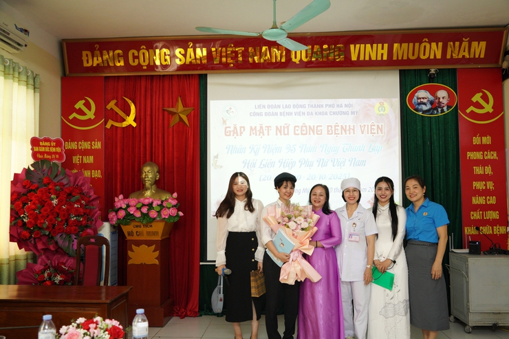 Bệnh viện Đa khoa Chương Mỹ gặp mặt kỷ niệm 95 năm Ngày thành lập Hội Liên hiệp Phụ nữ Việt Nam (20/10/1930 – 20/10/2025); tổ chức Hội thi truyền thông giới thiệu kỹ thuật chuyên môn năm 2025- Ảnh 7.