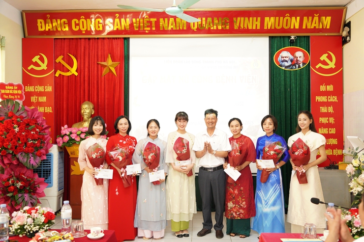 Bệnh viện Đa khoa Chương Mỹ gặp mặt kỷ niệm 95 năm Ngày thành lập Hội Liên hiệp Phụ nữ Việt Nam (20/10/1930 – 20/10/2025); tổ chức Hội thi truyền thông giới thiệu kỹ thuật chuyên môn năm 2025- Ảnh 10.