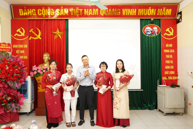 Bệnh viện Đa khoa Chương Mỹ gặp mặt kỷ niệm 95 năm Ngày thành lập Hội Liên hiệp Phụ nữ Việt Nam (20/10/1930 – 20/10/2025); tổ chức Hội thi truyền thông giới thiệu kỹ thuật chuyên môn năm 2025- Ảnh 11.