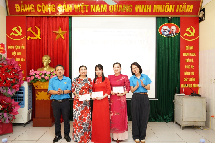 Bệnh viện Đa khoa Chương Mỹ gặp mặt kỷ niệm 95 năm Ngày thành lập Hội Liên hiệp Phụ nữ Việt Nam (20/10/1930 – 20/10/2025); tổ chức Hội thi truyền thông giới thiệu kỹ thuật chuyên môn năm 2025- Ảnh 16.