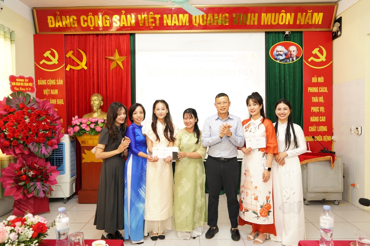Bệnh viện Đa khoa Chương Mỹ gặp mặt kỷ niệm 95 năm Ngày thành lập Hội Liên hiệp Phụ nữ Việt Nam (20/10/1930 – 20/10/2025); tổ chức Hội thi truyền thông giới thiệu kỹ thuật chuyên môn năm 2025- Ảnh 17.
