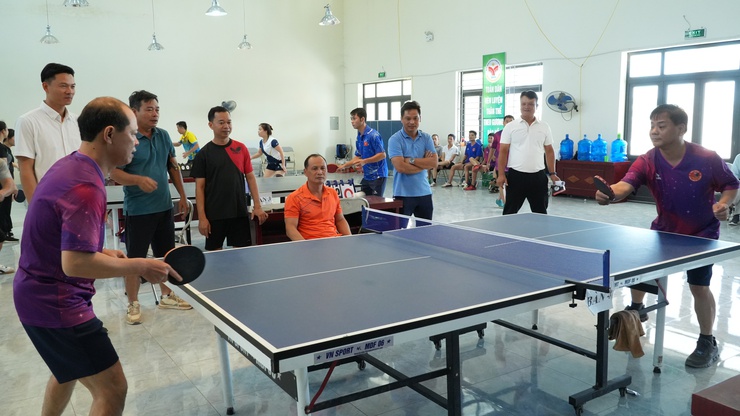 Trên 50 VĐV tham dự giải Bóng bàn trong khuôn khổ Đại hội TDTT xã Phượng Dực lần thứ I năm 2025- Ảnh 2.