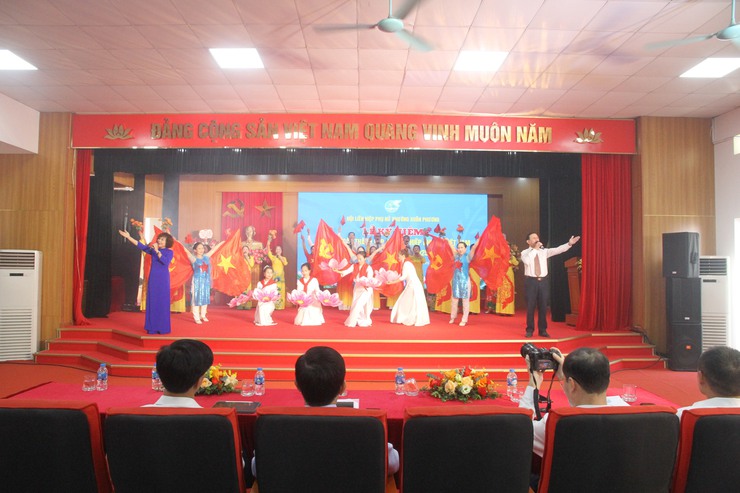 Hội LHPN phường Xuân Phương kỷ niệm 95 năm ngày thành lập Hội LHPN Việt Nam:
Phụ nữ Xuân Phương góp phần xây dựng phường văn minh, hạnh phúc- Ảnh 6.