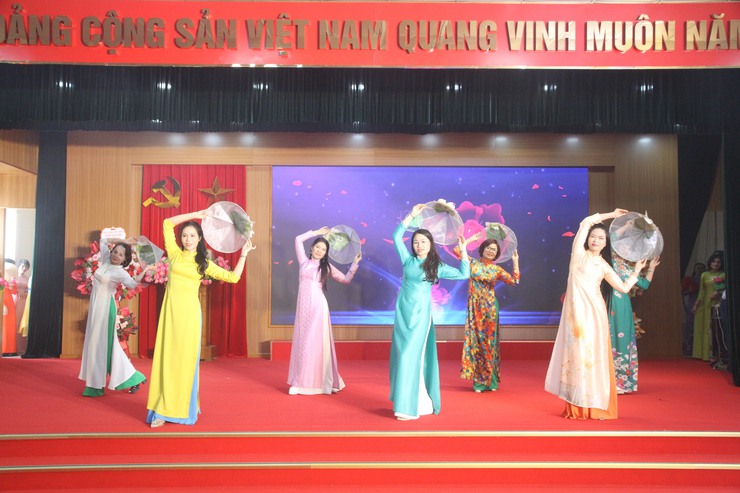 Hội LHPN phường Xuân Phương kỷ niệm 95 năm ngày thành lập Hội LHPN Việt Nam:
Phụ nữ Xuân Phương góp phần xây dựng phường văn minh, hạnh phúc- Ảnh 16.