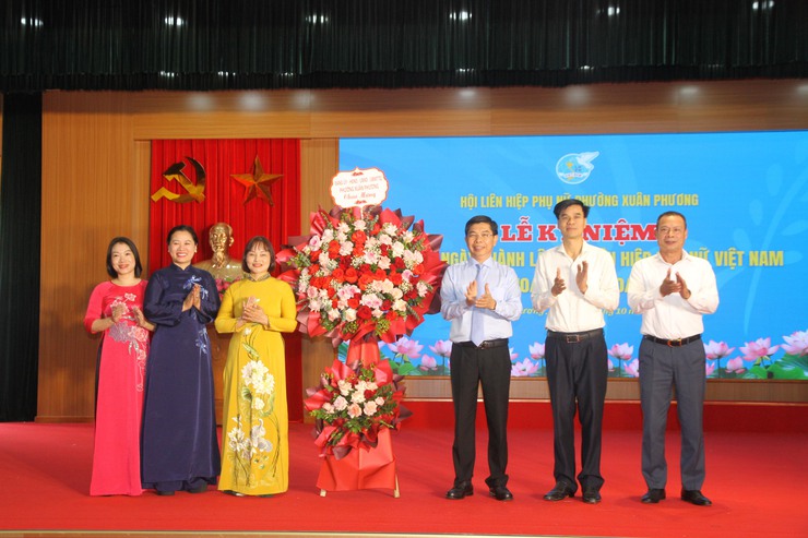 Hội LHPN phường Xuân Phương kỷ niệm 95 năm ngày thành lập Hội LHPN Việt Nam:
Phụ nữ Xuân Phương góp phần xây dựng phường văn minh, hạnh phúc- Ảnh 13.
