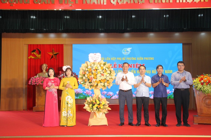 Hội LHPN phường Xuân Phương kỷ niệm 95 năm ngày thành lập Hội LHPN Việt Nam:
Phụ nữ Xuân Phương góp phần xây dựng phường văn minh, hạnh phúc- Ảnh 14.