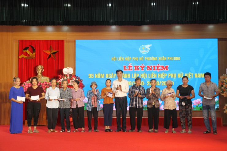 Hội LHPN phường Xuân Phương kỷ niệm 95 năm ngày thành lập Hội LHPN Việt Nam:
Phụ nữ Xuân Phương góp phần xây dựng phường văn minh, hạnh phúc- Ảnh 8.