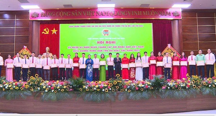 Hội Nông dân thành phố Hà Nội kỷ niệm 95 năm Ngày thành lập Hội Nông dân Việt Nam và biểu dương Nông dân Thủ đô xuất sắc năm 2025- Ảnh 9.