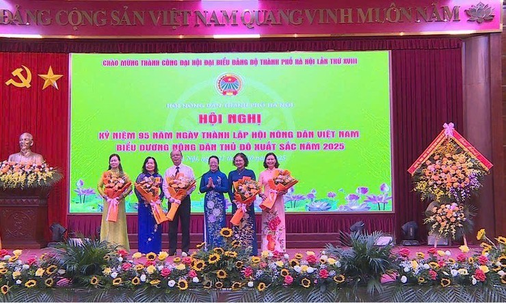 Hội Nông dân thành phố Hà Nội kỷ niệm 95 năm Ngày thành lập Hội Nông dân Việt Nam và biểu dương Nông dân Thủ đô xuất sắc năm 2025- Ảnh 4.