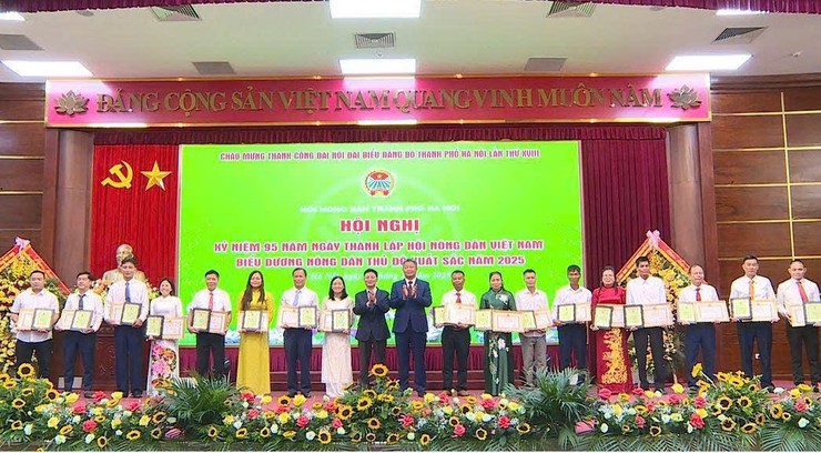 Hội Nông dân thành phố Hà Nội kỷ niệm 95 năm Ngày thành lập Hội Nông dân Việt Nam và biểu dương Nông dân Thủ đô xuất sắc năm 2025- Ảnh 8.