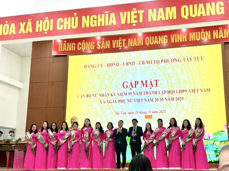 Phường Tây Tựu: Gặp mặt nữ cán bộ, công chức, viên chức, người lao động nhân Ngày Phụ nữ Việt Nam 20/10- Ảnh 2.