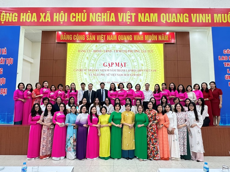 Phường Tây Tựu: Gặp mặt nữ cán bộ, công chức, viên chức, người lao động nhân Ngày Phụ nữ Việt Nam 20/10- Ảnh 4. Phường Tây Tựu: Gặp mặt nữ cán bộ, công chức, viên chức, người lao động nhân Ngày Phụ nữ Việt Nam 20/10- Ảnh 4.