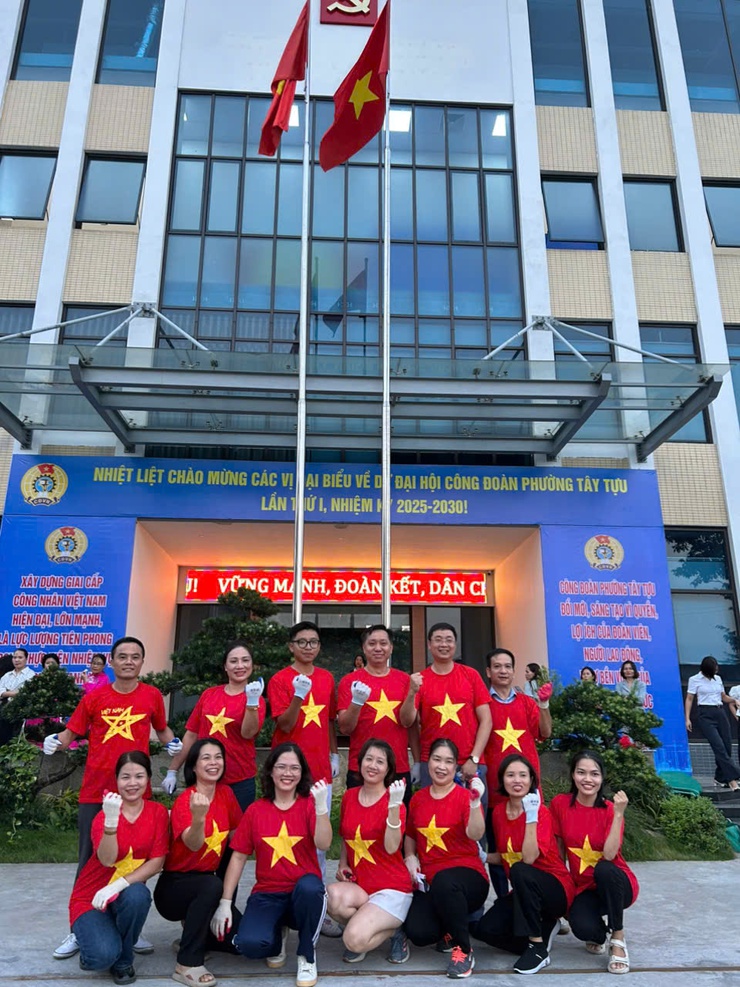 Phường Tây Tựu: Gặp mặt nữ cán bộ, công chức, viên chức, người lao động nhân Ngày Phụ nữ Việt Nam 20/10- Ảnh 7. Phường Tây Tựu: Gặp mặt nữ cán bộ, công chức, viên chức, người lao động nhân Ngày Phụ nữ Việt Nam 20/10- Ảnh 7.