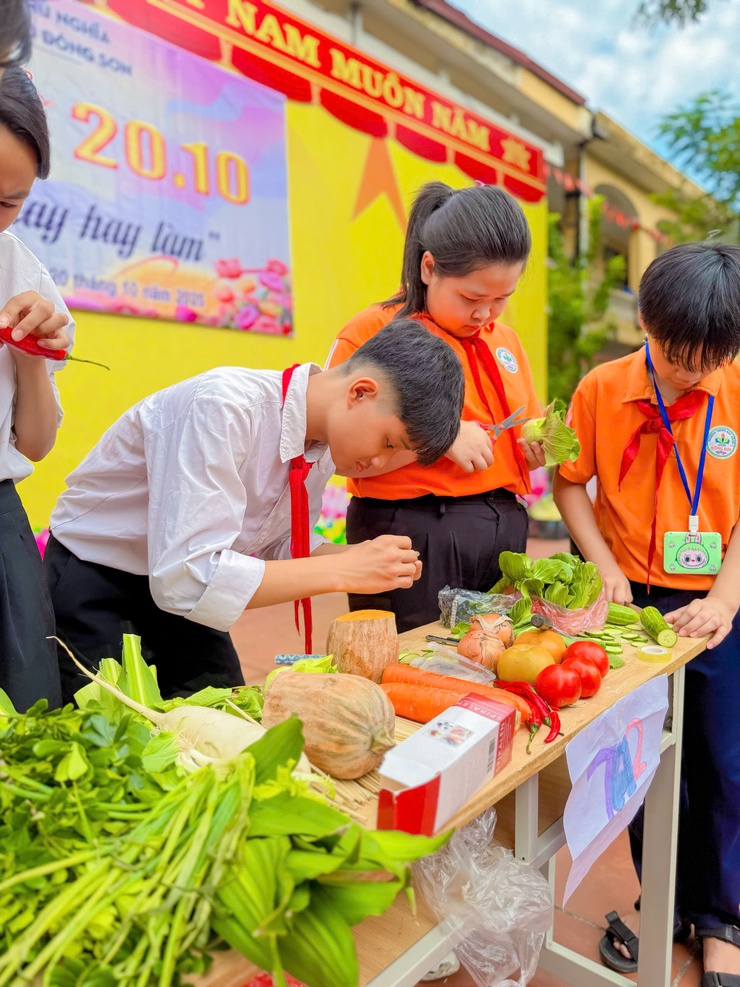 Trường THCS Đông Sơn tổ chức Hội thi “Khéo tay hay làm”- Ảnh 2.