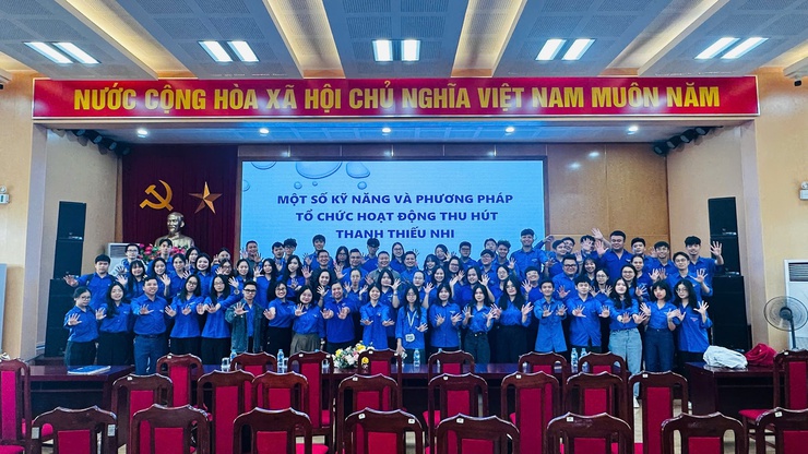Tập huấn kỹ năng và phương pháp tổ chức hoạt động thu hút thanh thiếu nhi trong giai đoạn hiện nay cho cán bộ đoàn phường Tây Hồ, Phú Thượng, Hồng Hà năm 2025- Ảnh 4.
