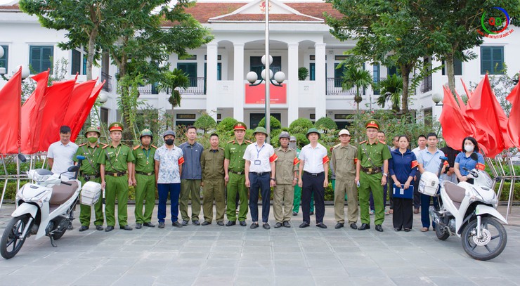Ban Chỉ đạo 197 xã Quốc Oai ra quân kiểm tra, xử lý vi phạm trật tự đô thị, trật tự xây dựng và vệ sinh môi trường- Ảnh 1.