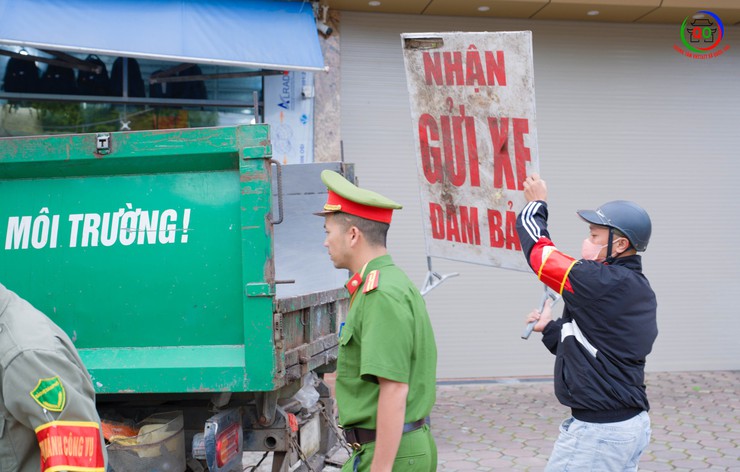 Ban Chỉ đạo 197 xã Quốc Oai ra quân kiểm tra, xử lý vi phạm trật tự đô thị, trật tự xây dựng và vệ sinh môi trường- Ảnh 4.