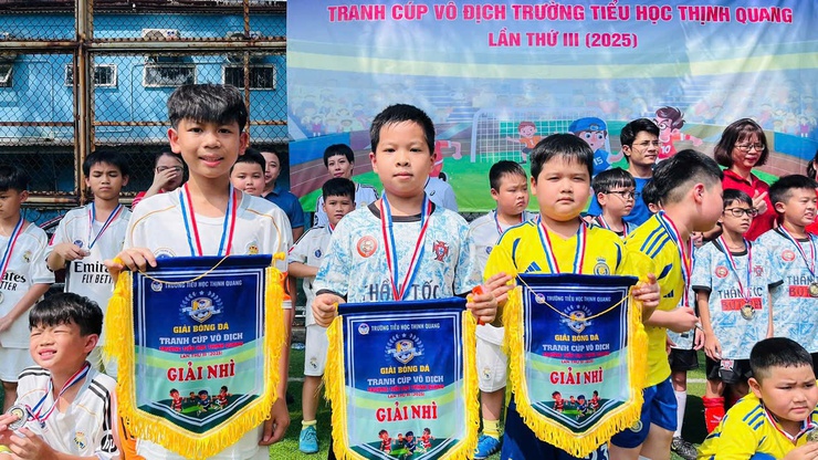 Tưng bừng giải bóng đá tranh cúp tiểu học Thịnh Quang lần thứ III năm 2025- Ảnh 3.