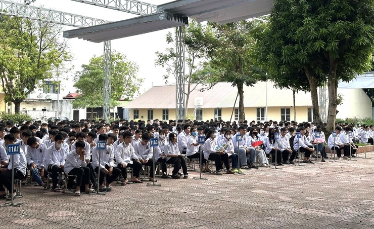 CÔNG AN XÃ VÂN ĐÌNH TUYÊN TRUYỀN LUẬT GIAO THÔNG CHO HỌC SINH TRUNG TÂM GDNN – GDTX ỨNG HÒA- Ảnh 2.