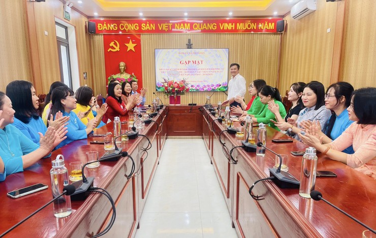 ĐẢNG ỦY XÃ TRUNG GIÃ GẶP MẶT KỶ NIỆM 95 NĂM NGÀY THÀNH LẬP HỘI LIÊN HIỆP PHỤ NỮ VIỆT NAM- Ảnh 4.