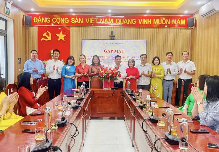 ĐẢNG ỦY XÃ TRUNG GIÃ GẶP MẶT KỶ NIỆM 95 NĂM NGÀY THÀNH LẬP HỘI LIÊN HIỆP PHỤ NỮ VIỆT NAM- Ảnh 3.