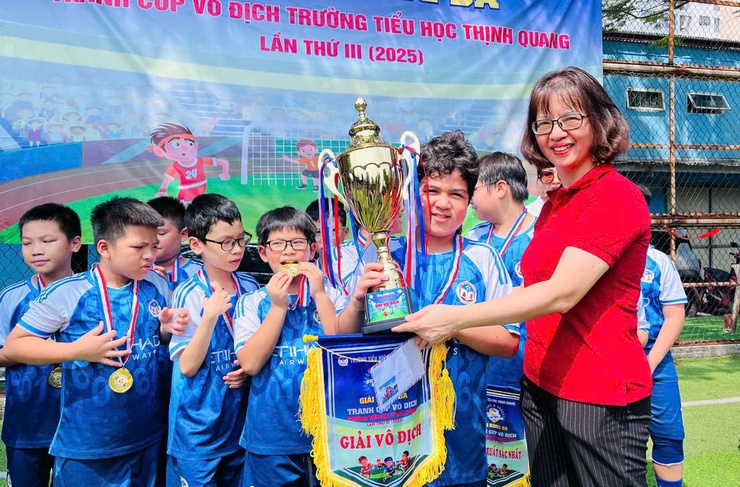 Tưng bừng giải bóng đá tranh cúp tiểu học Thịnh Quang lần thứ III năm 2025- Ảnh 6.