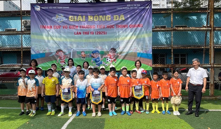 Tưng bừng giải bóng đá tranh cúp tiểu học Thịnh Quang lần thứ III năm 2025- Ảnh 1.